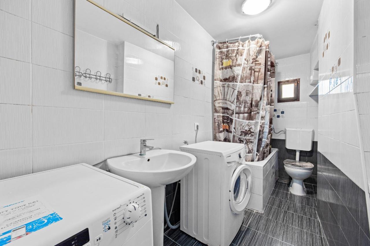 Pula Hostel ภายนอก รูปภาพ